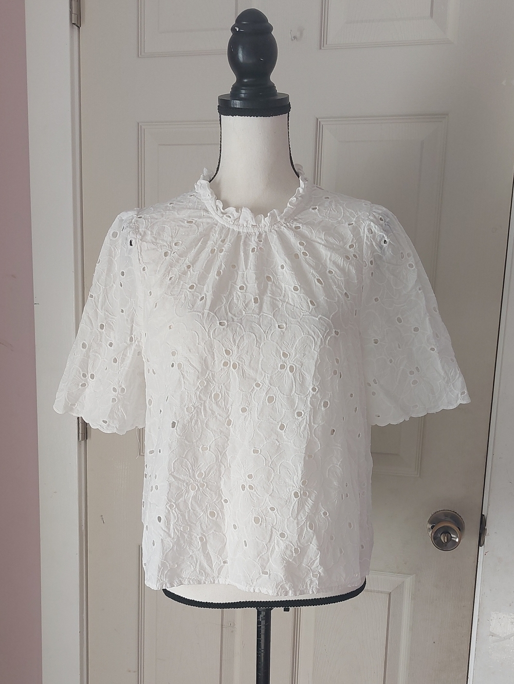 Jennifer & Grace White Floral Embroidered Eyelet Lace Elegant Cotton Top Size L